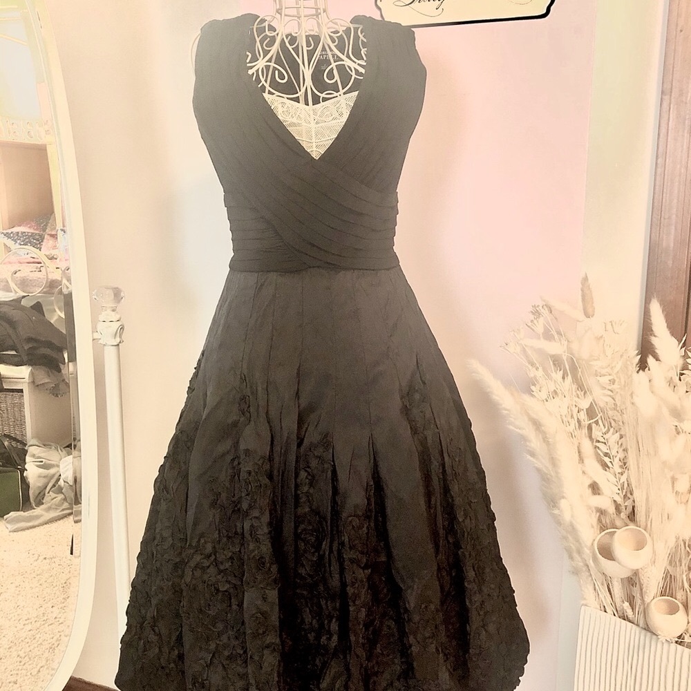 Dress - Picture 5 of 7
